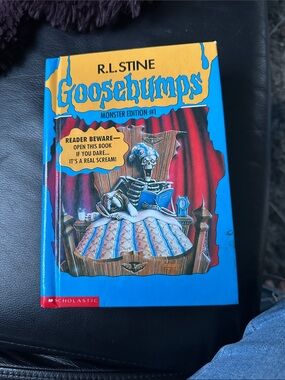 R.L. Stine Goosebumps Monster Edition #1 - Bright Blue Cover